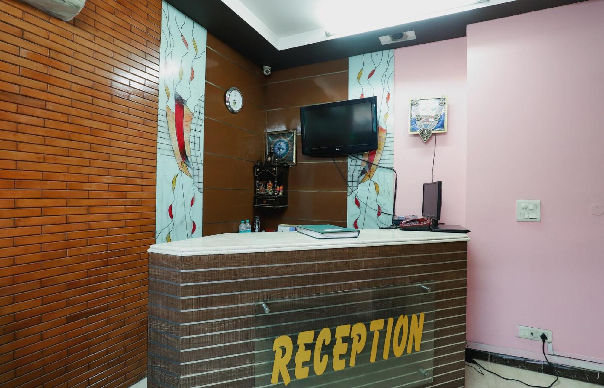 Hotel O J P Inn Near Patel Nagar Metro Station Ню Делхи Екстериор снимка